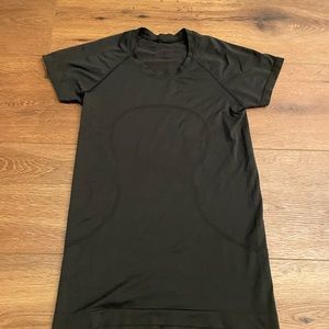Lululemon swiftly tech. Black. Size 6